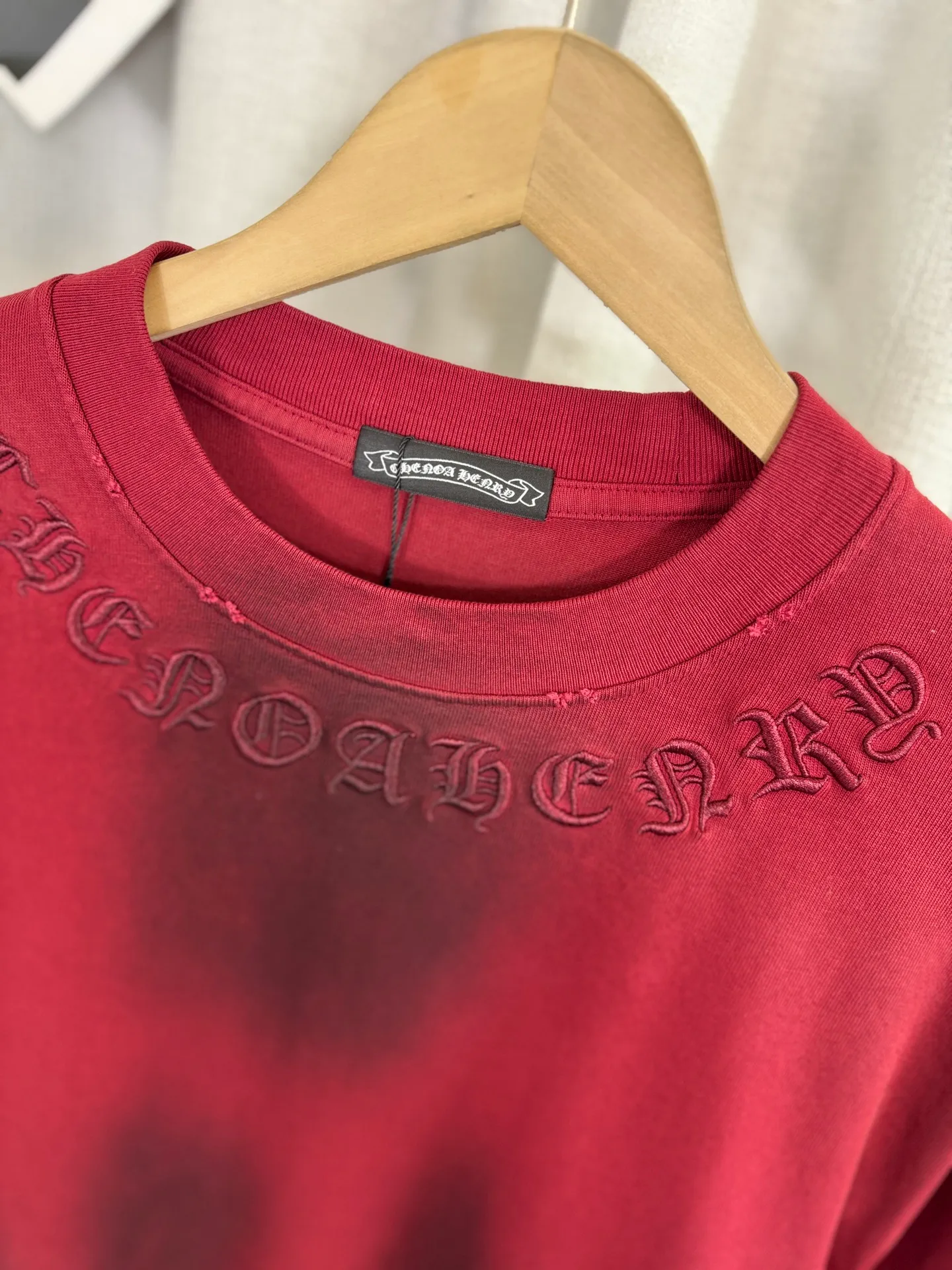 P260 ch high version Chrome Hearts 2025 new autumn and winter cross patch washed spray horse slip long-sleeved T-shirt, fabric: 26 double yarns, 320 grams weight, Angora red thread weaving, heavy wash water ➕ fried color + spray horse slip Printing process: patch embroidery, secondary color spray horse slip process Color: gray, red Size: S M L XL Style number: 5159